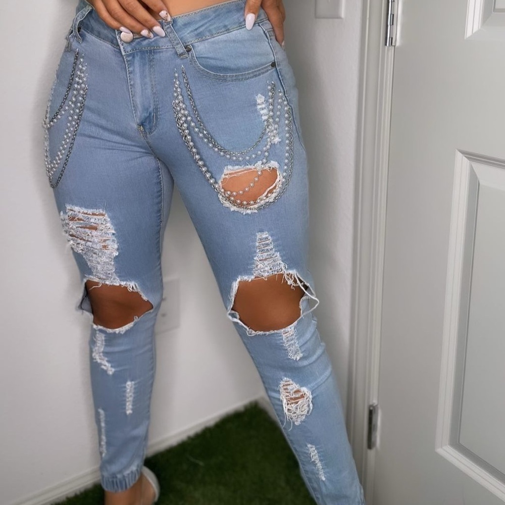 Distressed Light Blue Women Jeans with Chain Detail